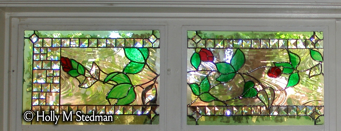 Four-piece stained glass window with bevels and red flowers, image 1