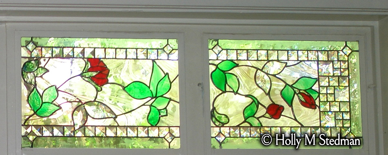 Four-piece stained glass window with bevels and red flowers, image 2